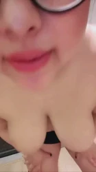 【章哥经典】裸聊肥臀白虎妹