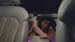 跟大奶少妇车里偷情,愉情人妻，冷白皮，露脸美女一枚，柳腰翘臀狂草