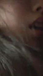 还是眼镜妹反差感爆表