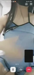 【章哥经典】妹子身材极好，三点粉嫩，自己摸得满手是水