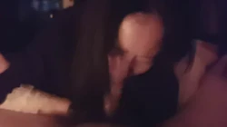 到人妻家里操人妻 ，先给野男人吃鸡巴
