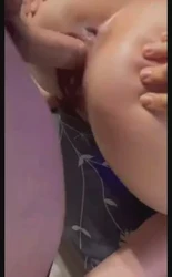 人妻戴着婚戒扒着屁股给我入