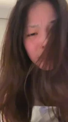 极品颜值性感美女，在镜头前操的一脸销魂！！！、
