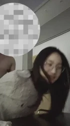 早晨学校教室楼会议室跟女友激情大战真刺激