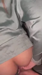 把母狗带到天台，疯狂后入，操的母狗直流水！！！