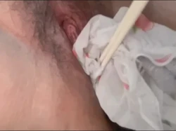 裸聊调教学生母狗虐逼用筷子内裤插逼