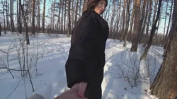 俄罗斯火爆旅游项目！美女雪地吃鸡床上大秀性感身材Q弹翘臀美穴