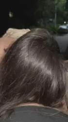 杭州女大街边车震给博士小帅口交 路人经过