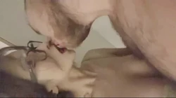 健身反差婊母狗看到老外大屌教练就双眼放光想被干