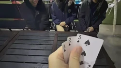 高学历大学生重回大学时期，三男三女抽牌玩换妻，学历越高玩的越花