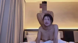漂亮学妹被大叔包养后入，颜射调教，花了钱就是很配合