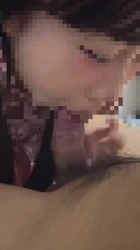 你们喜欢的小蛋糕只能跪在我的鸡巴面前给我舔鸡巴