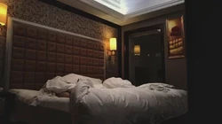 晚上和女友散步累了直接附近酒店开房过夜