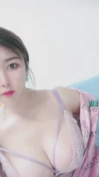 美乳熟女自拍