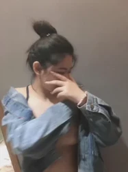 真实调教反差微胖女神，娇羞中流露出淫荡，奶子坚挺。杭州，南京推资源