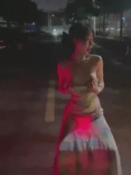 我靠 露出+3p 当着她老公的面问谁操的爽