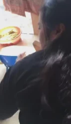 阳台强推后入熟女，阿姨在晾衣服