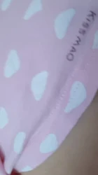 小骚货在小姨子身边疯狂女上位，交合处清晰可见，嫩逼诱人，身材爆表。